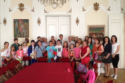 Деца от Троян посетиха българското посолство в Париж